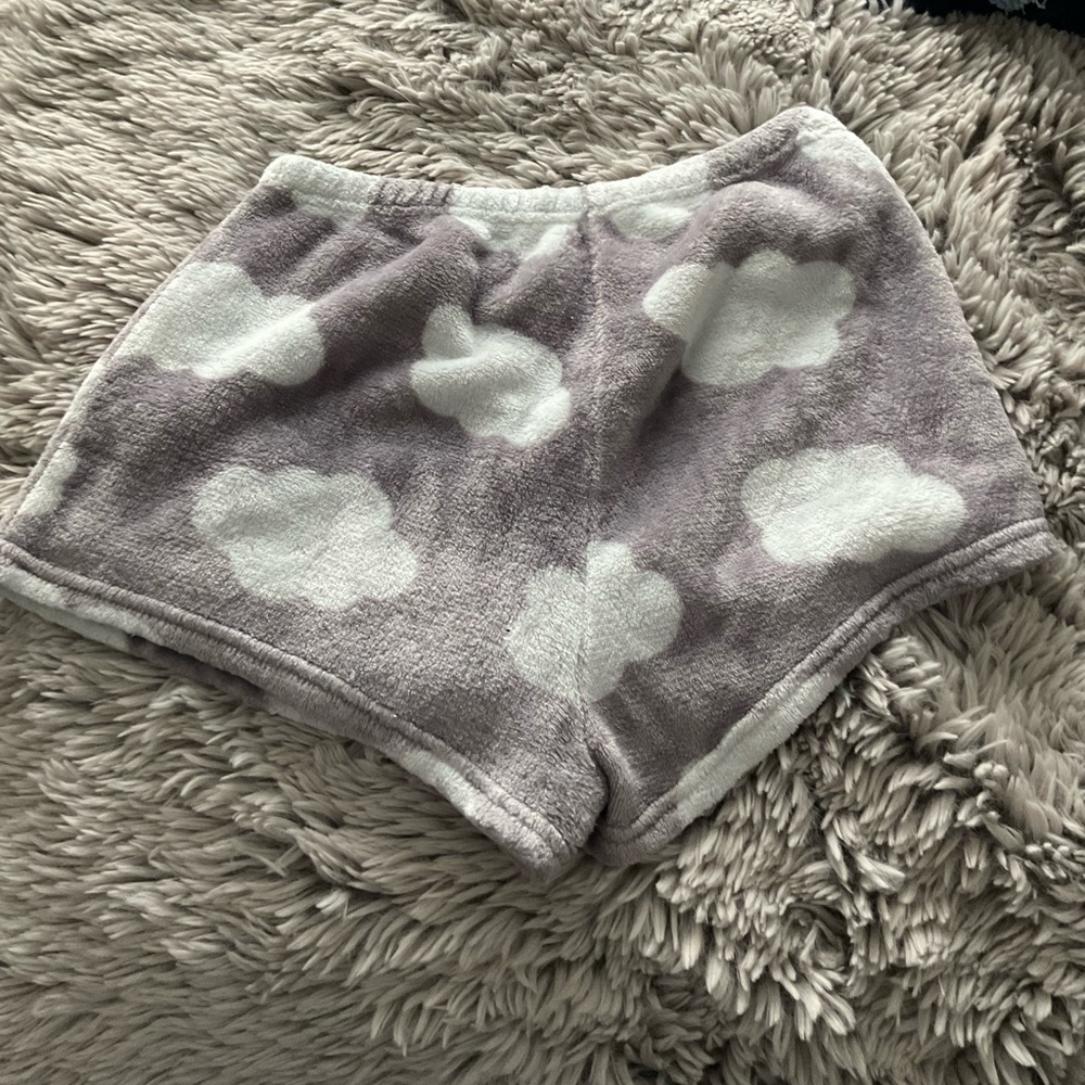 Cloud fuzzy pajama short shorts size large.